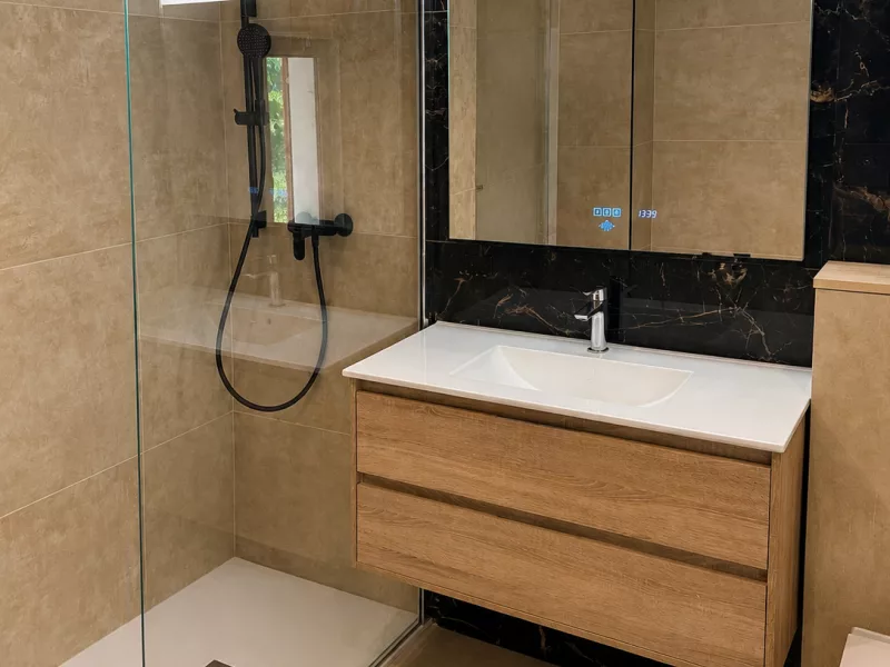 Rénovation complète d’une salle de bains à Aix-en-Provence : avant/après à Luynes — Aix-en-Provence